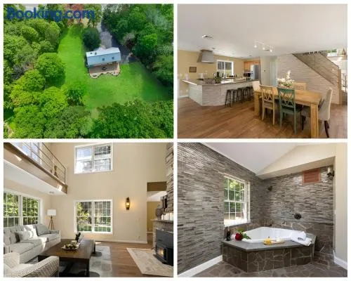 Nature Getaway Charming Villa Near Trails & Parks - Image 1
