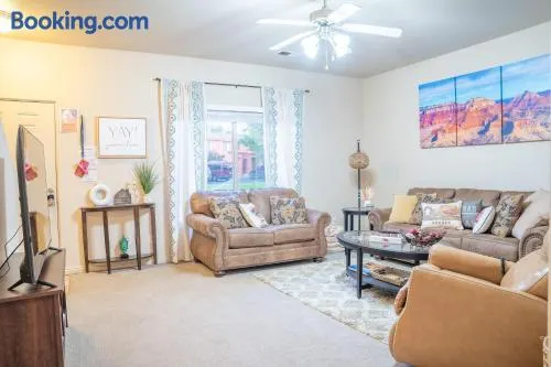 Spacious Townhome by Utah National Parks Sleeps 8 - Image 1