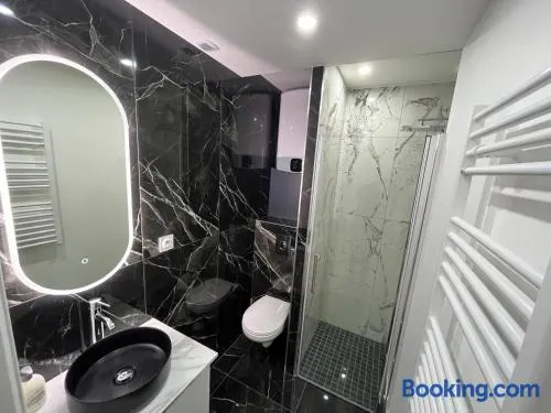 Appartement Luxe Jaune - Image 1