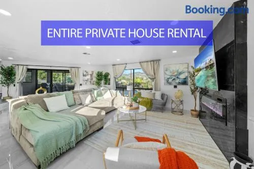 Entire Private Home with 3 Bedrooms 2 Bathrooms, Mountain View, Jetted Tub, 2500 sqft, King Bed,Garage, Available Now - Image 1