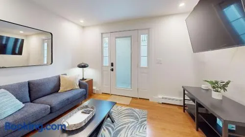 Modern Renovated 1BR with Pvt Entrance, Prime Loc - Image 1
