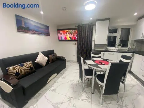 THE ROYAL BOUTIQUE OXFORD LODGE by LONDON SLEEP 6 - Image 1