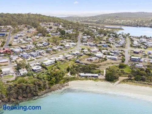 Frogmouth Cottage- Live on The Beach Experience - Image 1