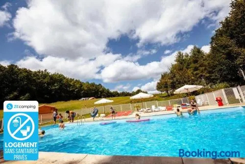 ZEcamping 3 étoiles parc aquatique chiens acceptés jacuzzi tente BBQ - Image 1