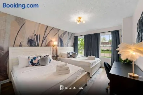 2 BR 1 & half Bath Retreat, Sleeps 7, only 3 Miles to Ark! - Image 1