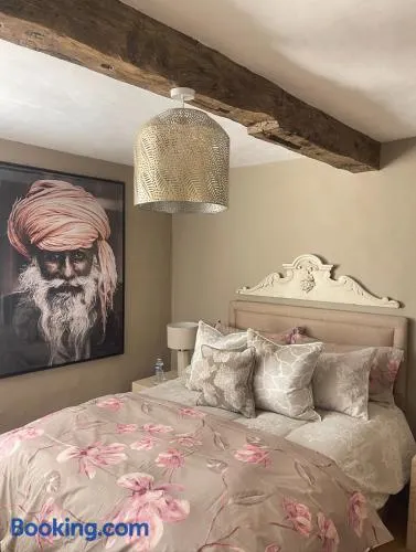 Entire Georgian luxury house - 3 Storey- High St Henley-in-Arden -Two bedrooms-Sleeps 4 people Close to Stratford upon Avon - Warwick - Solihull - NEC - Image 1