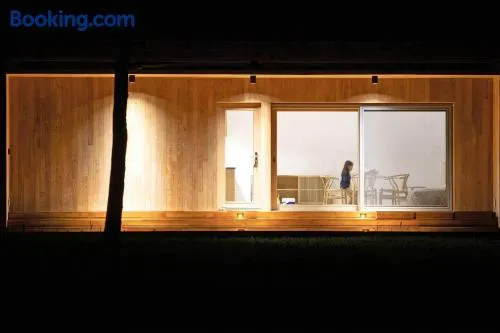 Architectural Cabin 18 mins to Catamount - Image 1