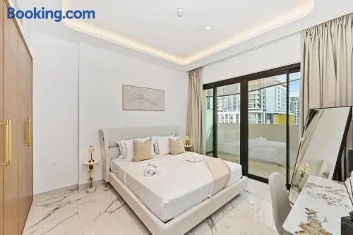 Studio and 1BR Meydan Azure Gateway Superior- 10min to Burj Khalifa, Dubai Mall and Airport and 20min to Marina - Image 1