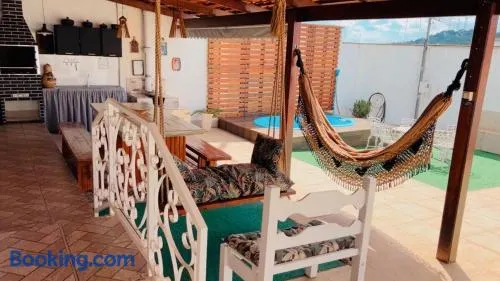 Casa em divinopólis com área gourmet e piscina, fogão a lenha - Image 1