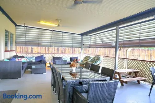 The Hopeful Hut-Cosy beach vibes-Bring the dog & boat - Image 1