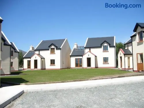 No 14 Holiday Village House, Sneem, 4 bedrooms - Image 1