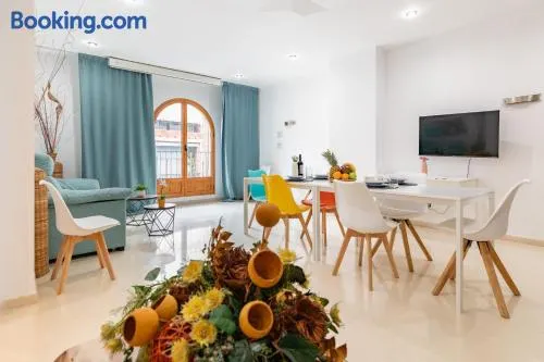 Grand Villa Valencia - 8 min to Center by Metro - Image 1