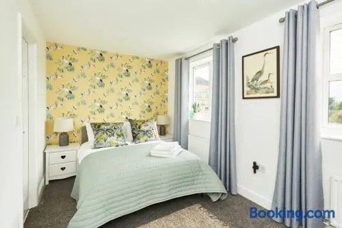 Halifax Gorgeous New Home - 3 bedrooms - Image 1