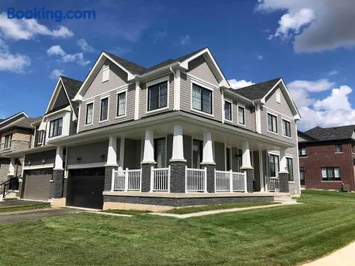 Large 5 Bedroom Newly Built Home Sleeps 12 Persons - Image 1