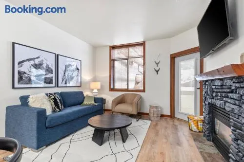 Powderhorn Lodge 102: Sego Lily Suite - Image 1