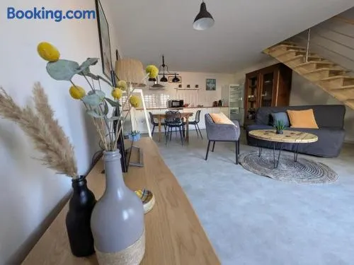 Studio rénové avec mezzanine au cœur de Bourbon-l'Archambault - Image 1