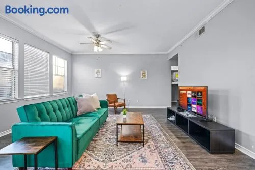 Luxe New Unit 2BR, 2BA Pool Access - Image 1
