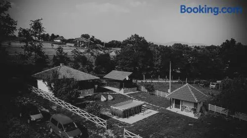 Stara kuća i brvnara - Image 1