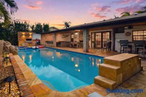Sunny Paradise w Saltwater Pool Hot Tub Grill Sunrise - Image 1