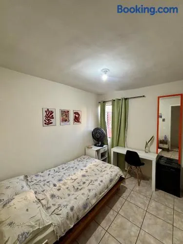 Alugo quarto privado em apartamento - Image 1