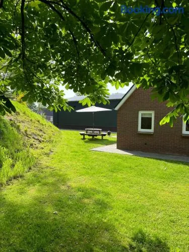 Knus huisje met palletkachel - Image 1