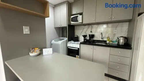 Flat funcional e moderno em Uvaranas-com elevador - Image 1