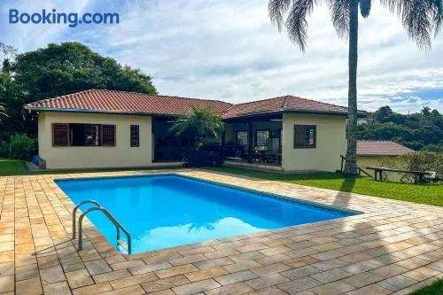 Casa de campo c piscina e natureza em Mairinque SP - Image 1
