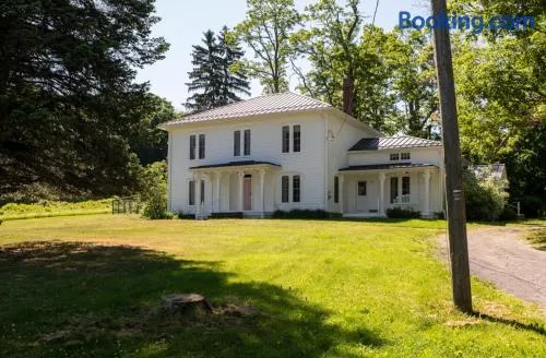 Grand 5BR Estate Retreat w/ Pool & Tennis Court - Image 1