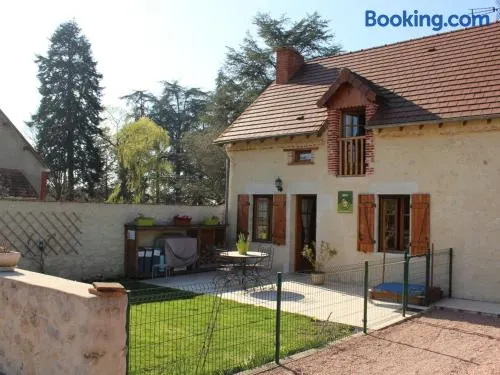 Gîte rénové avec terrasse, animaux admis près de St Pourçain - Image 1