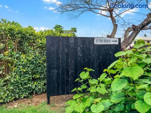 Coral Wave Cottage - Image 1