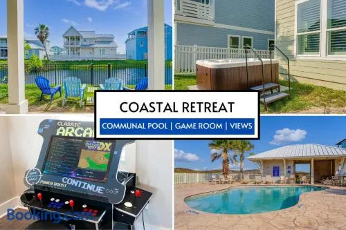 Beach Access Hot Tub Game Room Sleeps Family 16 - Image 1
