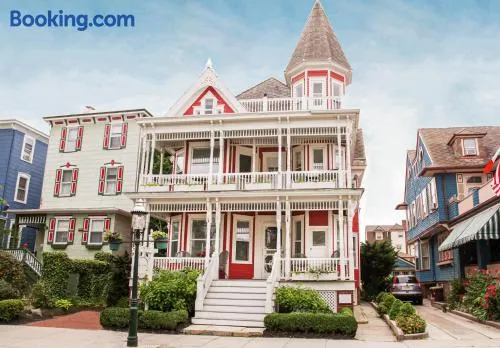 The Red Cottage - Image 1
