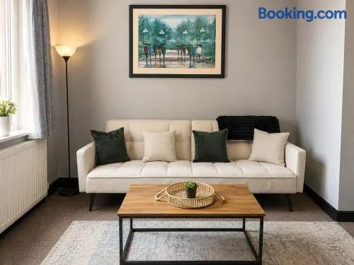 Contractor Stay near BAE, Sleeps 4, WiFi - Image 1