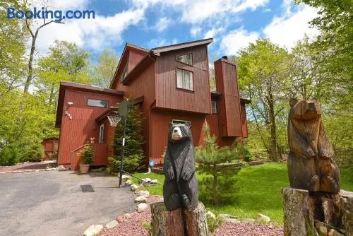 Bool Bear Lodge a pet friendly Pocono Vacation Home with Fireplace, BBQ and more - Image 1