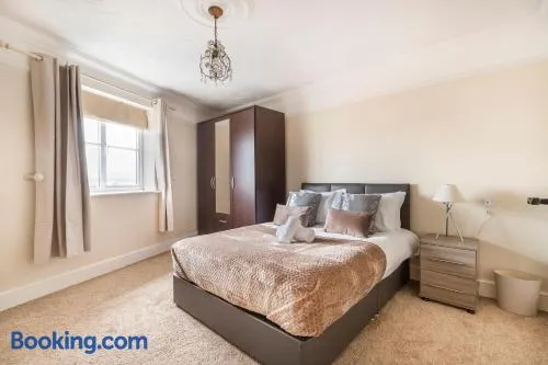 CONEN Chafford Apartment - Image 1