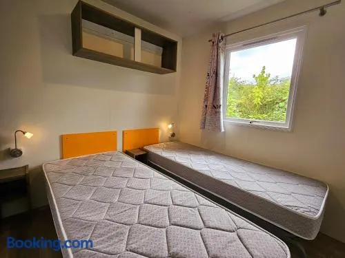 Verblijfpark Kasteel van Viane tiny house 4 personen minimum 7nachten - Image 1