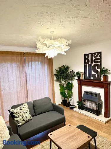 Cosy 2-bedroom house in a great location - Image 1