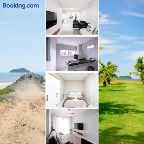 Apto a 100m da PRAIA, dois quartos, 2 bcw, sala de estar, Cozinha completa, Churrasqueira, Wi-Fi Ideal para famílias ou amigos viverem momentos inesquecíveis Reserve agora mesmo - Image 1