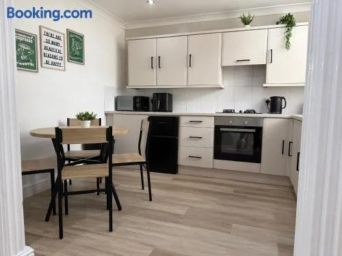 Entire home, perfect for staying with friends and family - Image 1