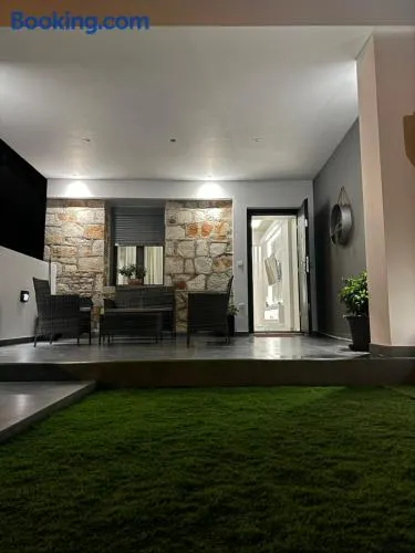 George luxury stone apartment - Image 1