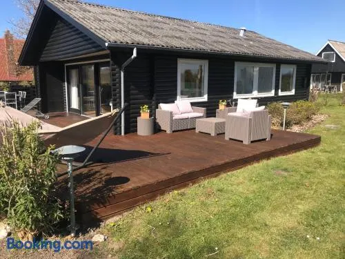 Dejlig sommerhus 150m fra privat strand - Image 1