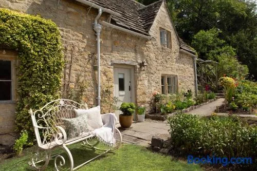 No9 Bibury - Picturesque Cotswold Cottage with incredible views over Arlington Row - Image 1