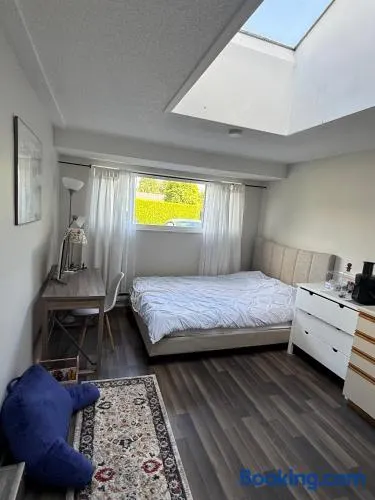 Private Suite , Private Bath , 10 min to Downtown - Image 1