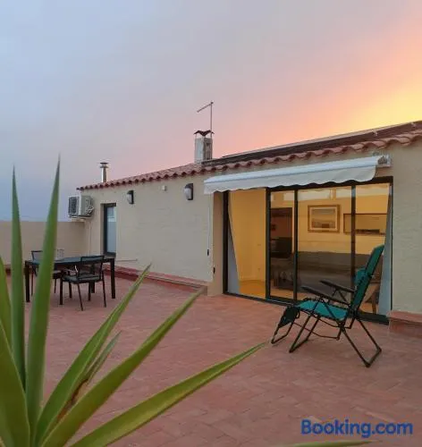 Sunny Relaxing Penthouse Costa Brava, Sea & Mountain Views, Huge Terrace, Fiber 1GB - Image 1