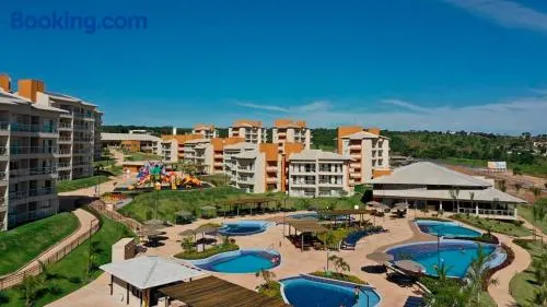 Apartamento em Caldas Novas - Estrutura de Resort localizado a beira do Lago Corumbá V - Image 1