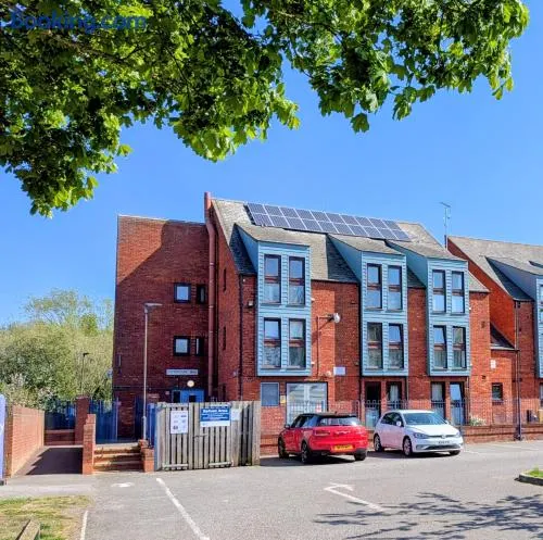 Modern Spacious Flat Near Aylesbury Station -Brand new - Image 1