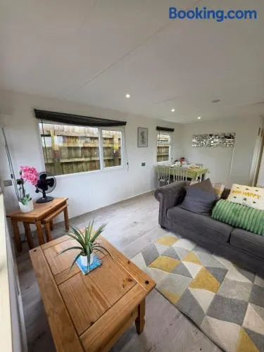 Featheredge Lodge - Image 1