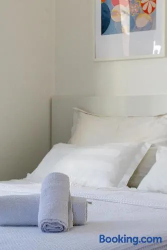 Rooms Gold - Image 1