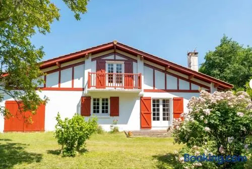 Maison familiale avec jardin à Sare, au pied de la Rhune - Image 1