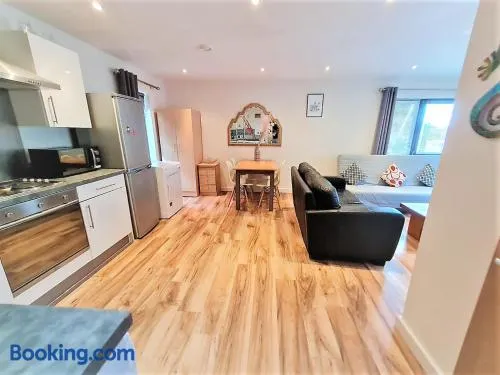 Two-bedroom ground-floor apartment Self check-in - Image 1